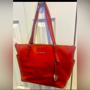 Michael Kors Jet set medium tote red